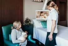 Midwife guidance at the touch of a button